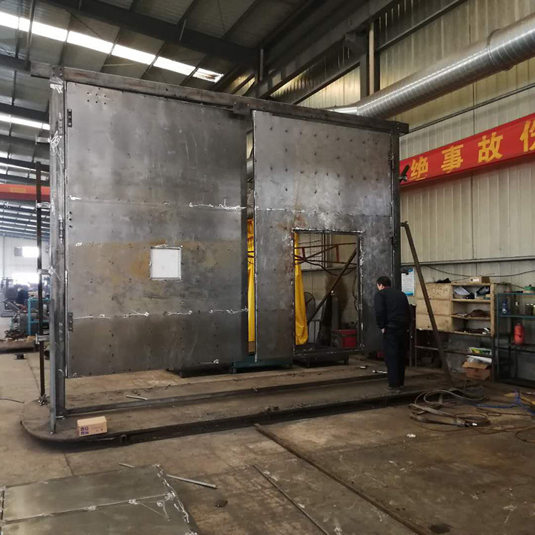 4.8*3.5無(wú)壓風(fēng)門在礦安生產(chǎn)車間進(jìn)行調(diào)試