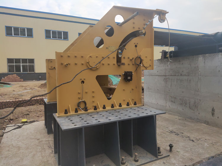 熱烈祝賀我公司自主研究的新型斷帶抓捕器順利通過煤安部門的評(píng)審