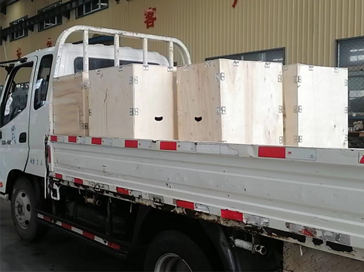 山東礦安機(jī)電一批氣動隔膜泵發(fā)往江蘇徐州